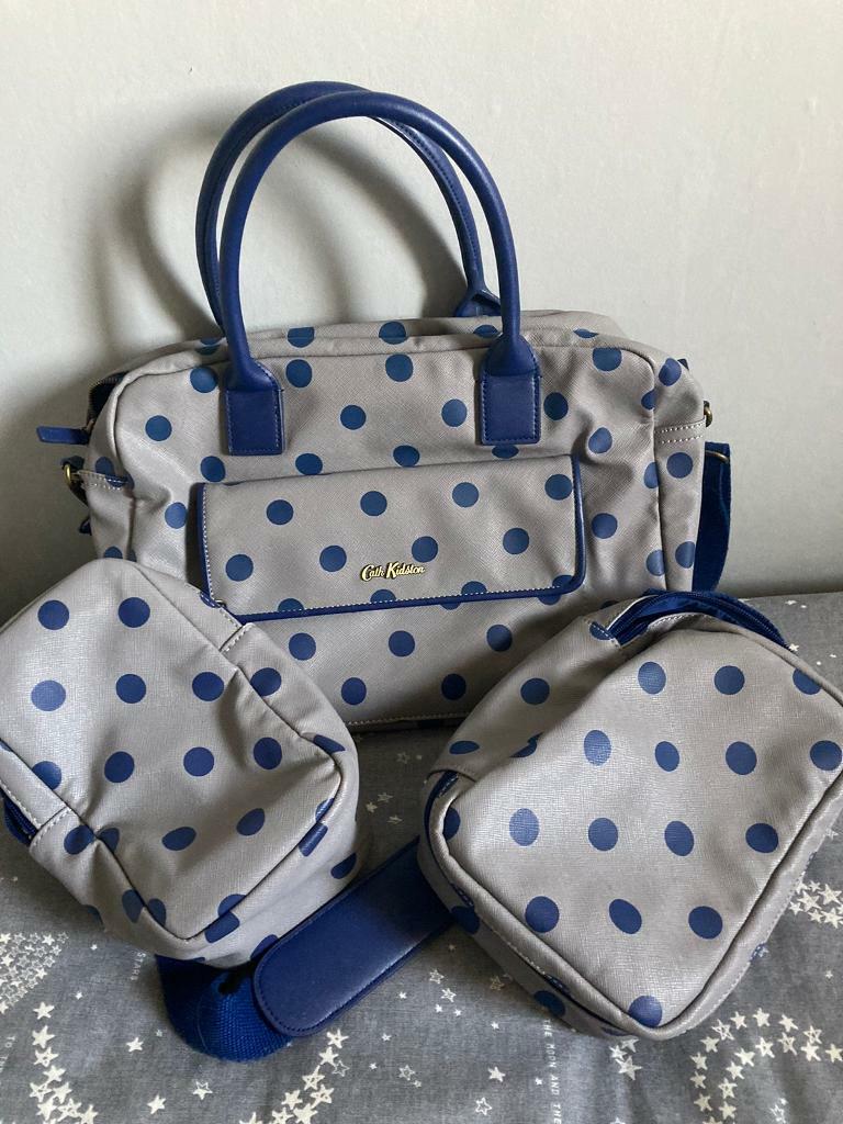 button spot smart nappy bag